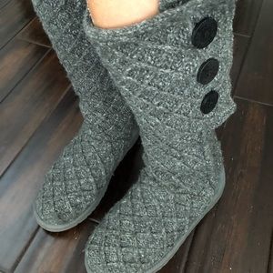 UGG boots - cable knit grey